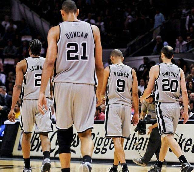 随后他播放 随后他播放